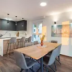 Luxury Penthouse - Views, Hot Tub & Pool * 마카르스카
