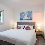 Luxury Penthouse - Views, Hot Tub & Pool Lägenhet Makarska