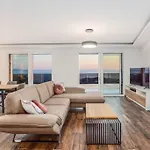 Lägenhet Luxury Penthouse - Views, Hot Tub & Pool