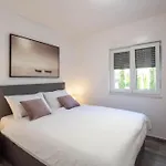 Luxury Penthouse - Views, Hot Tub & Pool Makarska