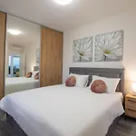 Luxury Penthouse - Views, Hot Tub & Pool 마카르스카
