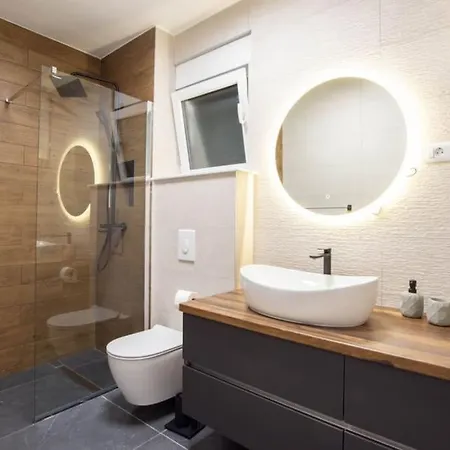 Apartamento Luxury Penthouse - Views, Hot Tub & Pool Makarska