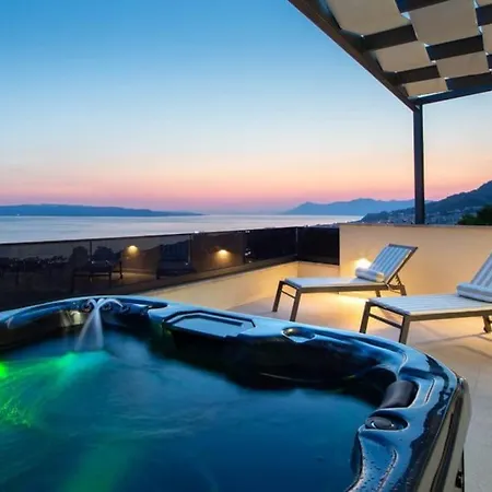 Luxury Penthouse - Views, Hot Tub & Pool Apartamento