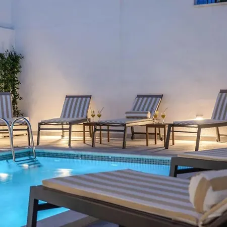 Luxury Penthouse - Views, Hot Tub & Pool *