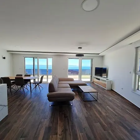 Apartamento Luxury Penthouse - Views, Hot Tub & Pool Makarska