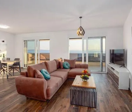 Luxury Orianna - With Views *